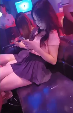 上海夜生活娱乐指南：美食打卡与同城交友的沉浸式玩法全揭秘 🎉
